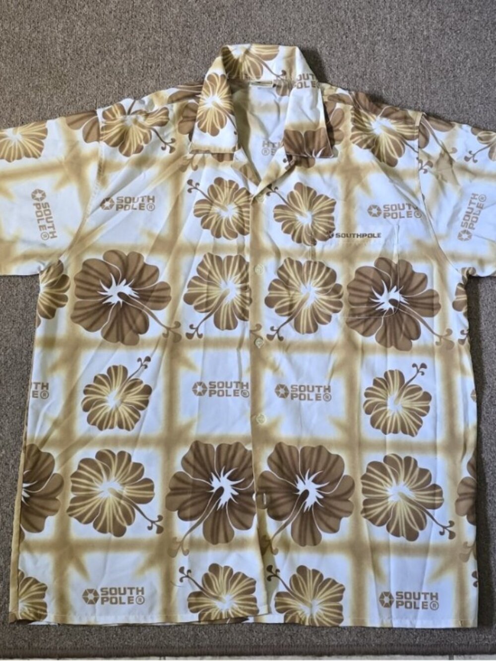 South Pole XL Extra-Large Tan & White Hibiscus Short Sleeve Button-Down Y2K